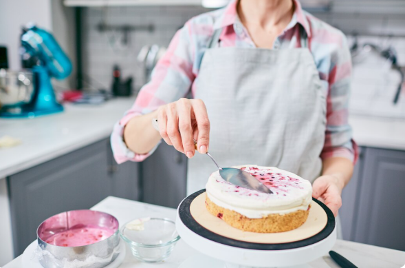 Round Cake: A Complete Guide to Baking, Decorating, and Choosing the Right Size